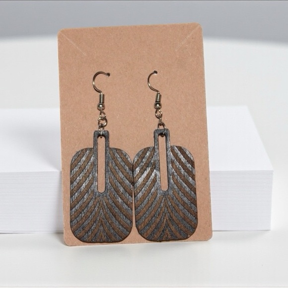 Jewelry - Elegant Brown Dangle Earrings
